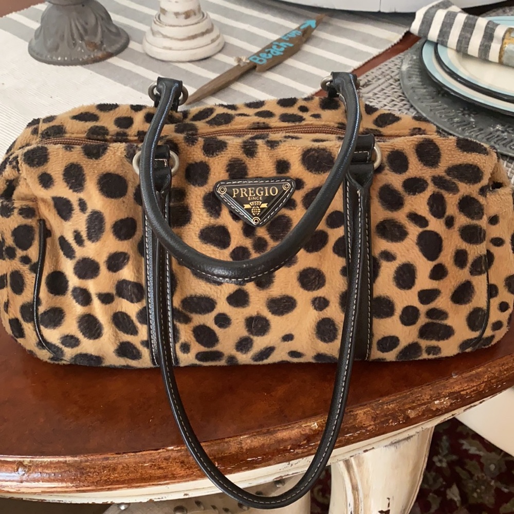 NWOT LEOPARD SHOULDER BAG. SO FAB!!